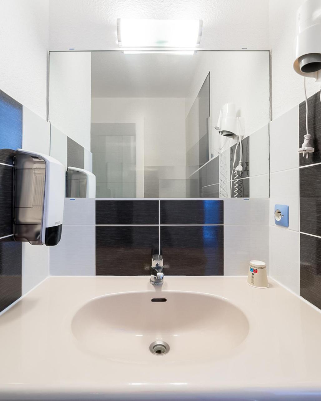 Hôtel Lapeyronie Montpellier Zewnętrze zdjęcie